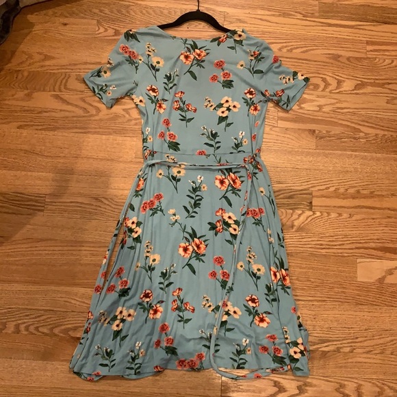 🌸 3/$15 Forever 21 Flower Dress - Picture 2 of 4